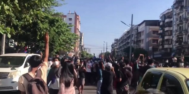世界各地のミャンマー人のデモに合わせ本国で「春の革命」、国内では8人が死亡