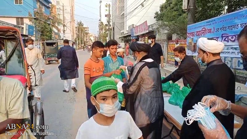 Photos: Iftar distribution program among public in remembrance of Imam Ali martyrdom in Khulna, Bangladesh
