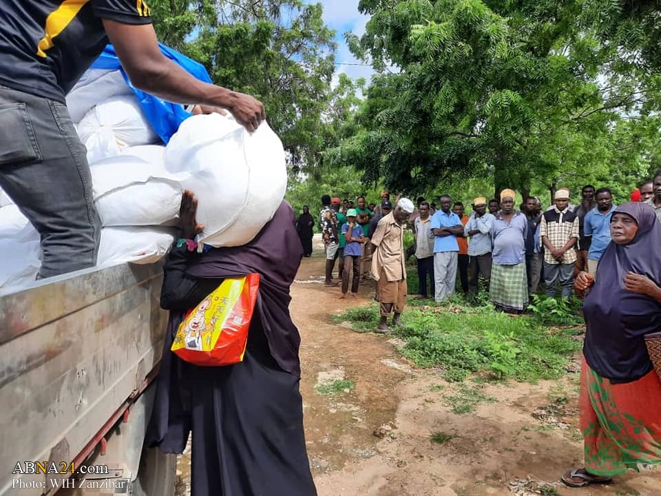 Photos: "Who is Hussain?" volunteers in Zanzibar, Tanzania distribute 660 ration bags in two villages in Ramadan