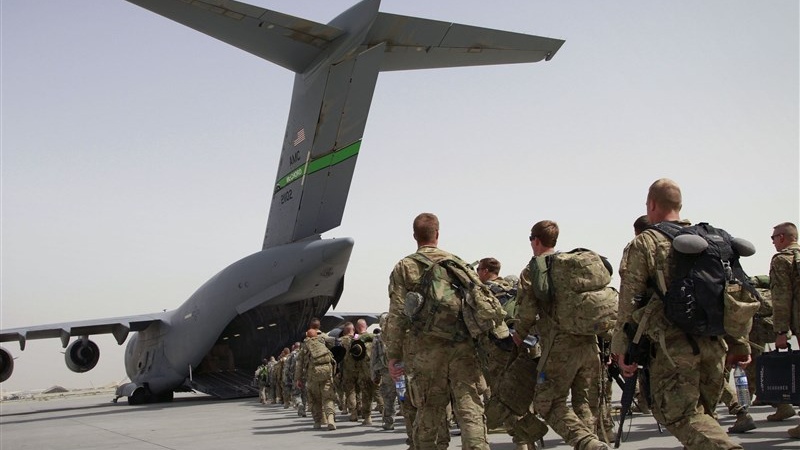 アメリカ国民が、米軍のアフガ二スタン撤退を指示