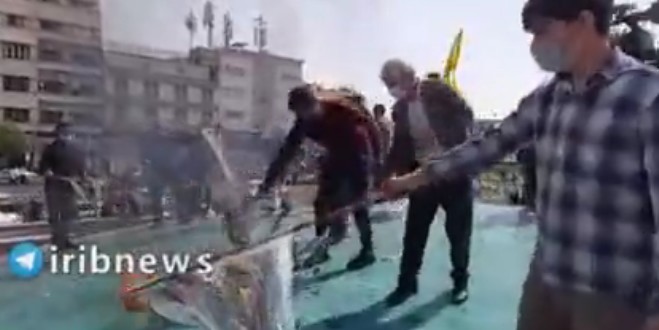 Tahran'da Siyonist rejim bayrağı yakıldı