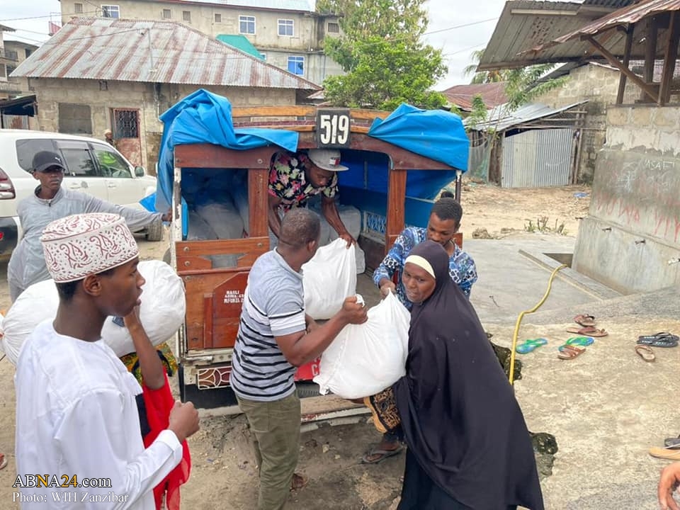 Photos: "Who is Hussain?" volunteers in Zanzibar distribute 2000 essential food bags to needy people in Ramadan month