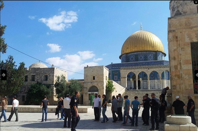 الاحتلال الاسرائيلي يقرر منع اقتحام المستوطنين للأقصى ويسمح لجنوده بالعربدة