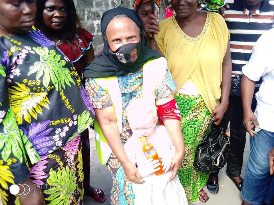 Photos: "Who is Hussain?" team of Congo distributes 2500 ration packs to needy families in Kinshasa