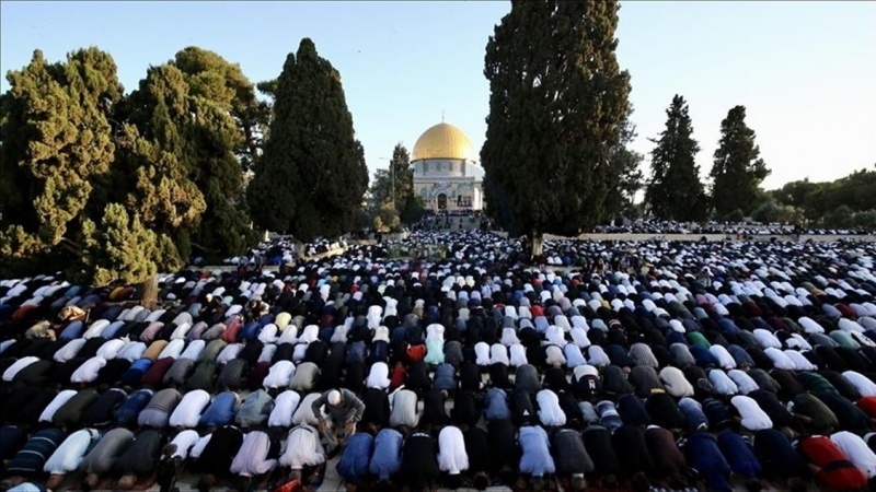 شدید بندشوں کے باوجود دسیوں ہزار فلسطینیوں کی مسجد الاقصیٰ میں نماز عیدی کی ادائیگی شدید بندشوں کے باوجود دسیوں ہزار فلسطینیوں کی مسجد الاقصیٰ میں نماز عیدی کی ادائیگی