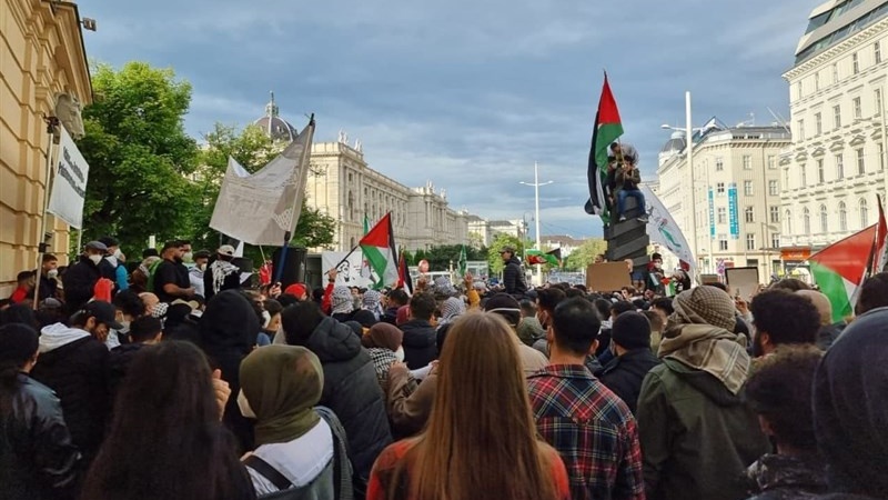 ウィーンで、イスラエルの犯罪行為に反対する大規模デモが実施