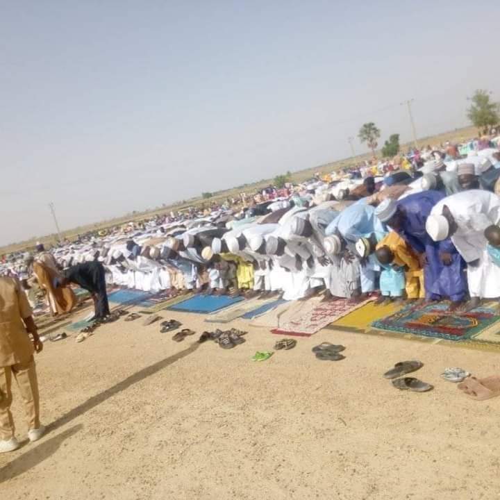 تصویری رپورٹ/ نائیجیریا کی زمافارا اسٹیٹ میں نماز عید کا جم غفیر