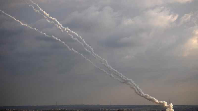 Wiederstandskräfte greifen israelische Luftwaffenbasis mit Raketen an