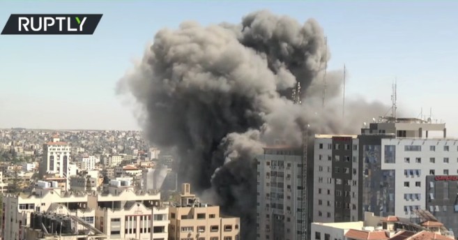 イスラエル軍の攻撃により、ガザ地区内の外国メディアの支局が破壊