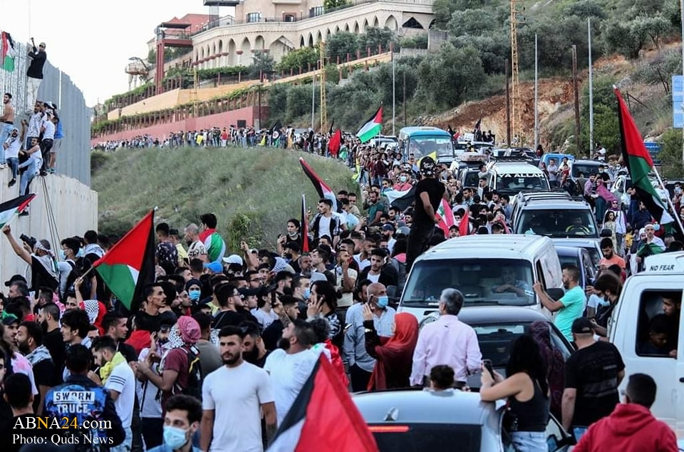 Photos: Hundreds of Lebanese protesters climb Israeli concrete barrier along Lebanon-occupied Palestine border to clash Zionist regime
