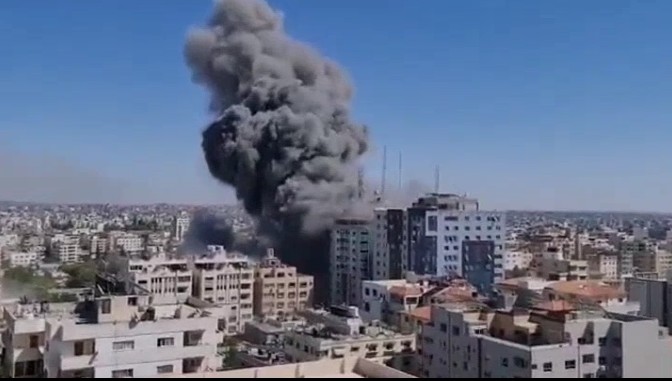 自らの犯罪関連の報道阻止を狙った、イスラエルのガザ地区内のメディア入居ビル攻撃
