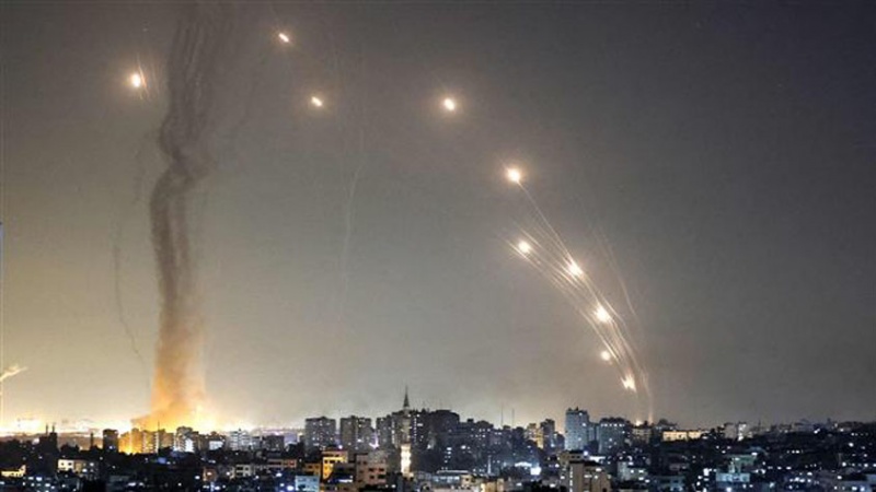 Serangan Balasan, Hamas Tembakkan Puluhan Roket ke Israel