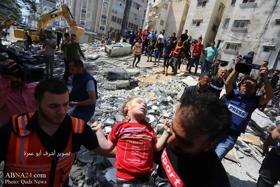 Photos: Palestine civil defense working hard to pull out victims from rubble of homes destroyed by Israeli warplanes in Gaza