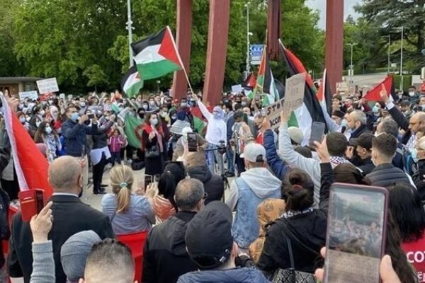 Pro-Palestinians convene in front of UN Headquarters in New York