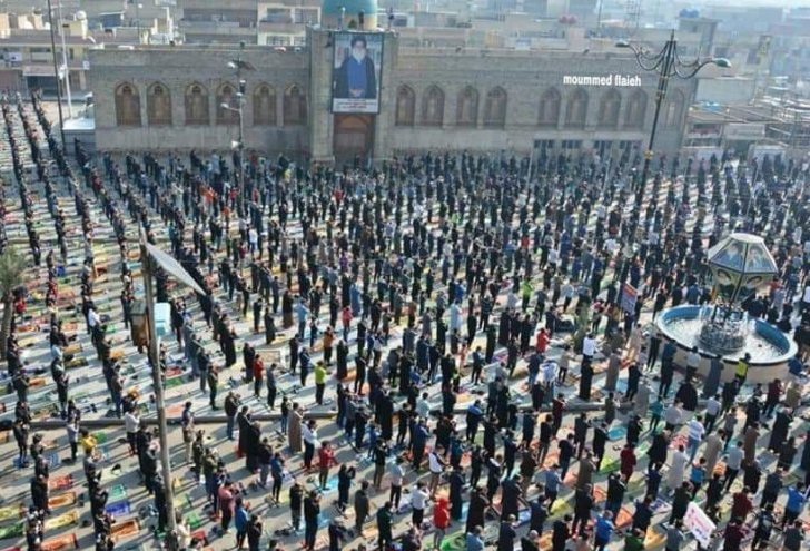 آلاف المصلين يؤدون صلاة الجمعة في مدينة الصدر ببغداد + (صور)