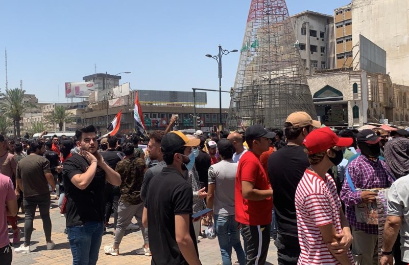 القوات الأمنية تلقي القبض على "مندسين" بين المتظاهرين في بغداد