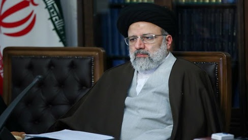 آية الله رئيسي يدعو الشعب للمشاركة الواسعة في الانتخابات ويعده بالتطور والتنمية