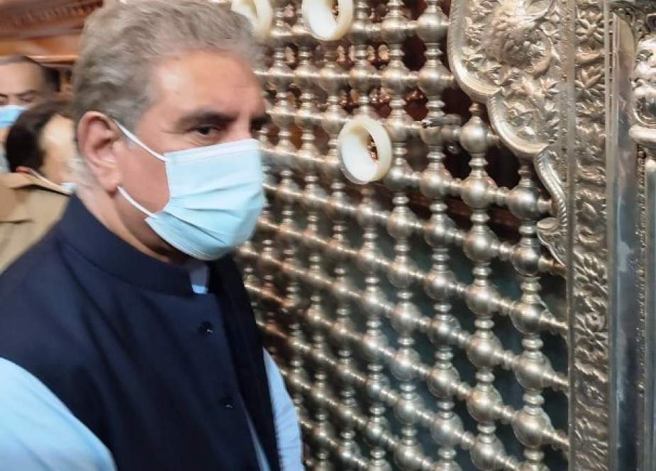 بغداد، وزیرخارجہ شاہ محمود قریشی کی کاظمین میں امام موسیٰ کاظم علیہ السلام کے روضے پر حاضری 
