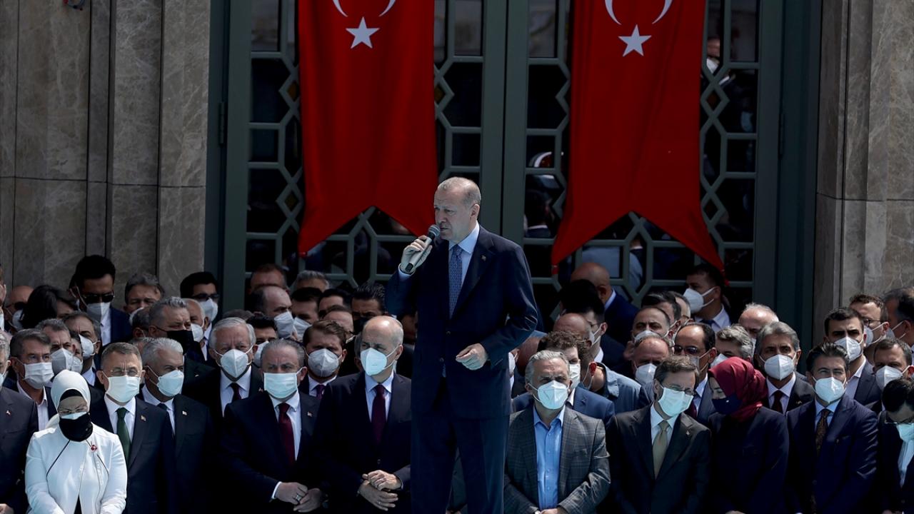 تقرير مصور / أردوغان يدشن أول مسجد في ساحة تقسيم الشهيرة بإسطنبول