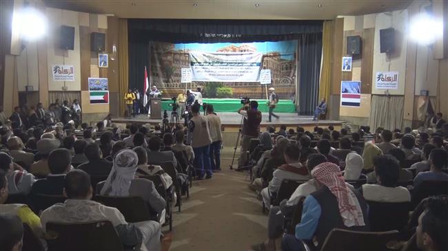 Yemenis distribute financial support for Palestinians