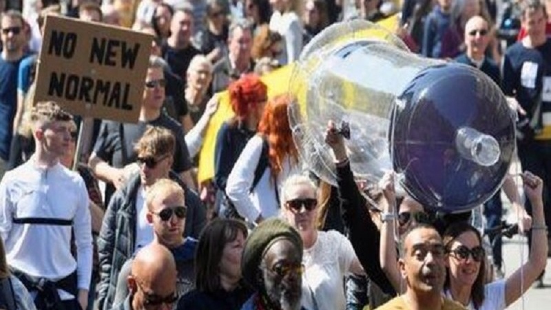 Сотни протестующих вышли на улицы в Лондоне
