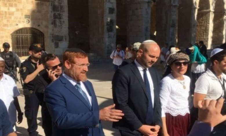 عشرات المستوطنين يقتحمون باحات المسجد الأقصى