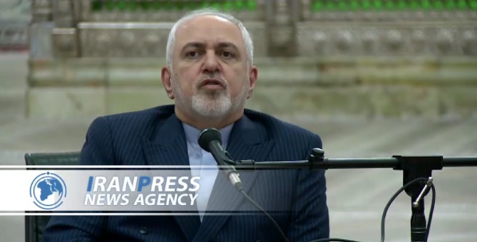 Zarif: Güçlü devletlerin bütün komplolarına rağmen İran halkının bugün başı dik