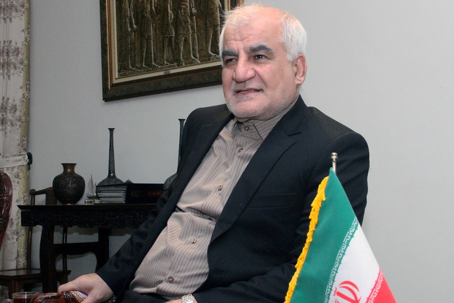 السفير الإيراني لدى بكين: السياسة الإيرانية ترتكز على توجيهات الإمام الخميني الراحل(رض)