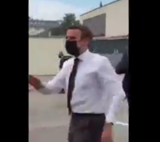 Fransa Cumhurbaşkanı Macron'a tokat atıldığı an!