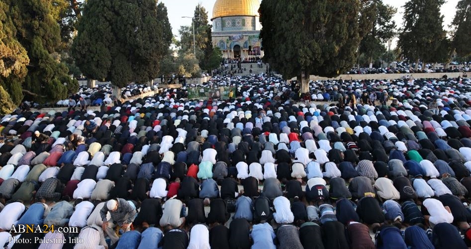 Over 40,000 of Palestinian worshipers perform Friday prayer at Al-Aqsa Masjid