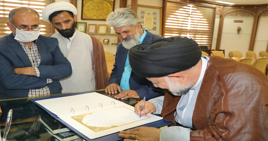 Grand Ayatollah Sistani’s representative visits Astan Quds Razavi Islamic Research Foundation