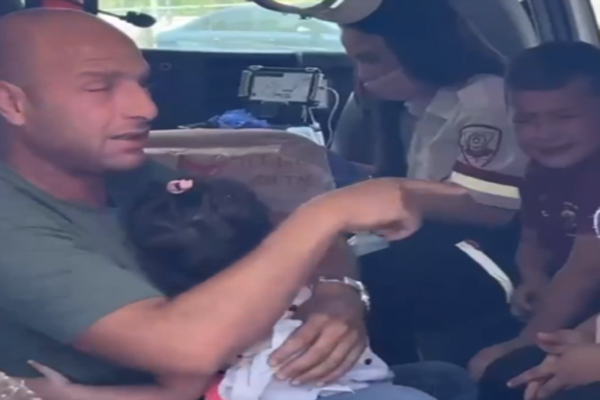 Israeli colonist pepper-sprays father, two children at traffic light