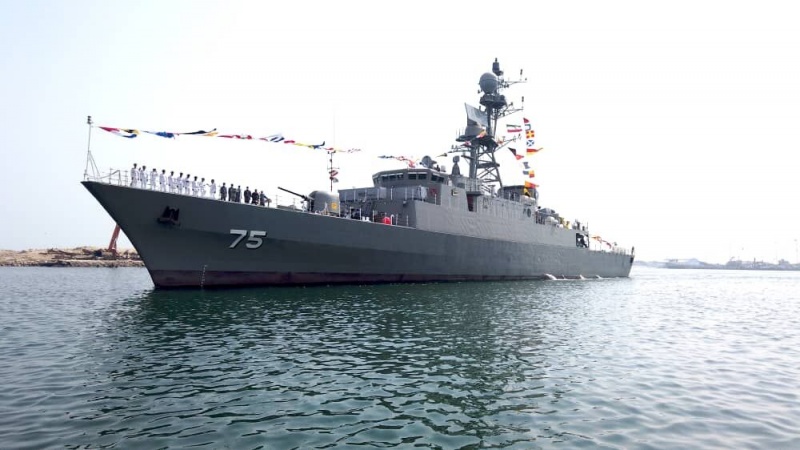 Kapal Perusak Dena Bergabung dengan AL Militer Iran