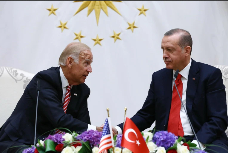 إردوغان يبحث مع بايدن مسألة الصواريخ الروسية