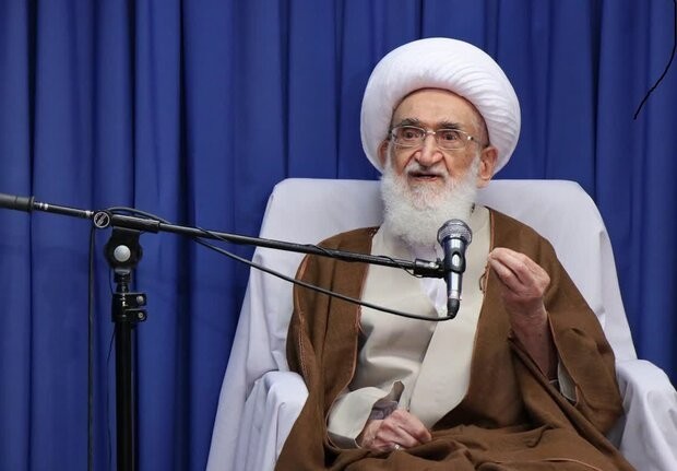 آية الله نوري همداني: من الواجب المشاركة في الانتخابات وانتخاب الشخص الاكثر اهلية 
