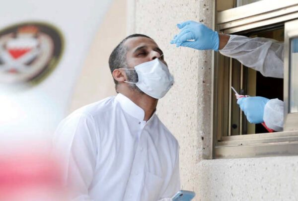 أطباء بحرانيون يدعون السلطات الخليفية إلى اتخاذ تدابير فورية للحد من كورونا