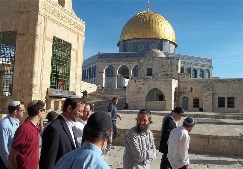 147 مستوطناً يقتحمون باحات المسجد الأقصى