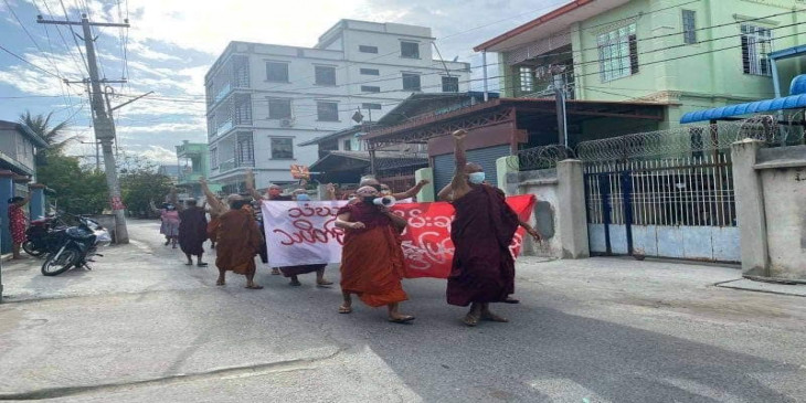   မႏၲေလး သံဃသမဂၢ သပိတ္ စစ္ေၾကာင္း ခ်ီတက္ ဆႏၵျပ ။ ။ photos