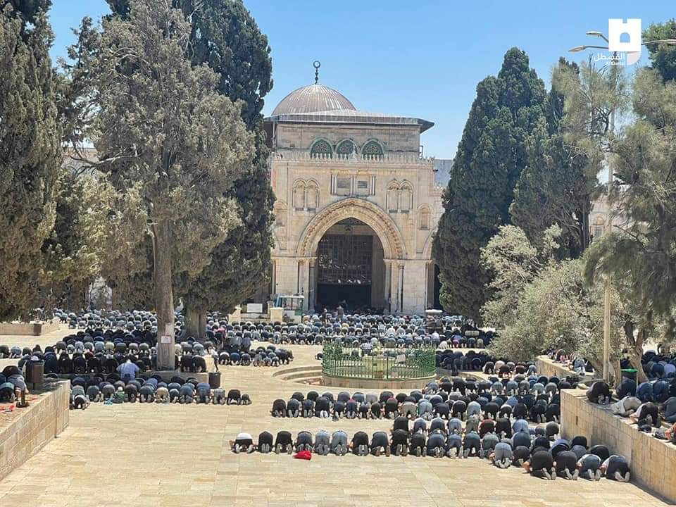 Photos: Palestinians performed Friday prayer in Al-Aqsa Mosque in the occupied al Quds
