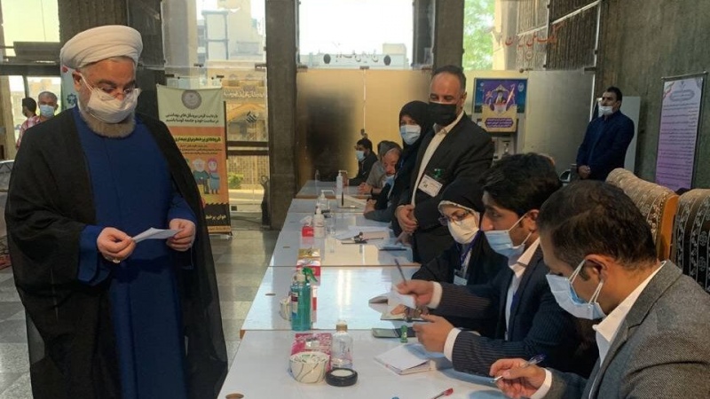 İran cumhurbaşkanı Ruhani oyunu kullandı