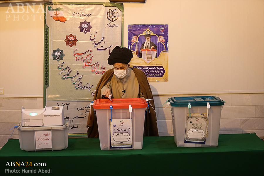 Photos: Iranian Shia scholars cast their ballots in elections