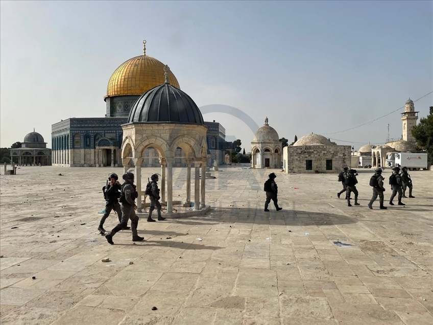 Israeli forces storm al-Aqsa Mosque, attack worshipers
