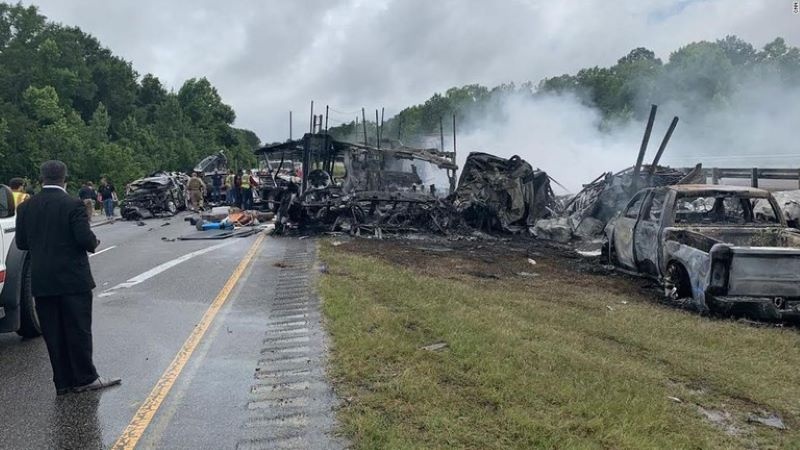 米アラバマ州で多重衝突事故　子ども９人・大人１人が死亡　