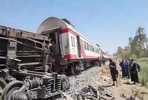 قطار يدهس حافلة ركاب في مصر