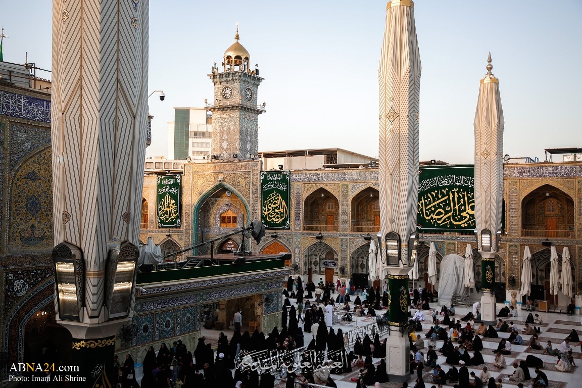 تقرير مصور / صحن الإمام الرضا (ع) يزدان باللوحات الخضراء المطرزة احتفالا بمولده الشريف 