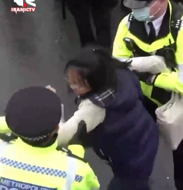 Londra'da polis güçleri ile protestocular arasında çatışma