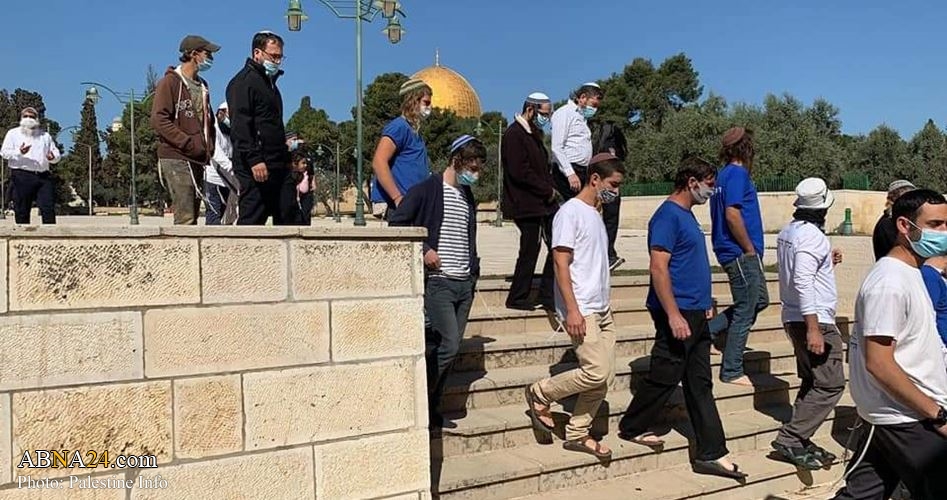 Over 70 fanatic Jewish settlers defile Aqsa Masjid