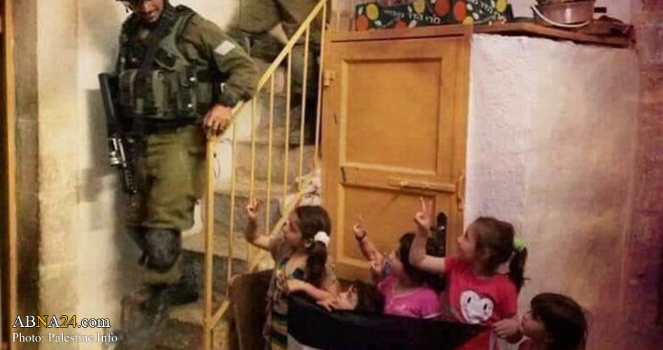 Israeli enemy forces kidnaps 20 Palestinians overnight in West Bank