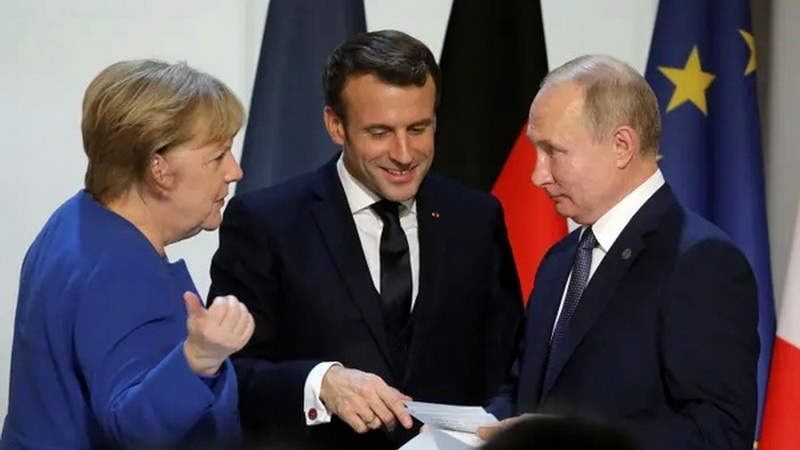 Меркель и Макрон пытаются пригласить Путина на саммит ЕС