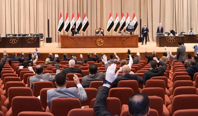 نائب يكشف عن 120 "كاهن" برلماني لا يحضرون جلسات المجلس بينهم رؤساء احزاب
